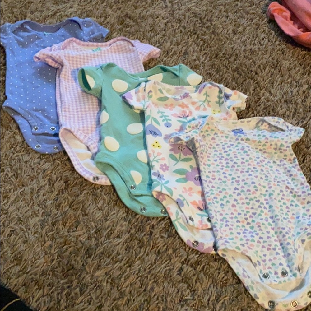 5 onesies pack. Newborn size.
